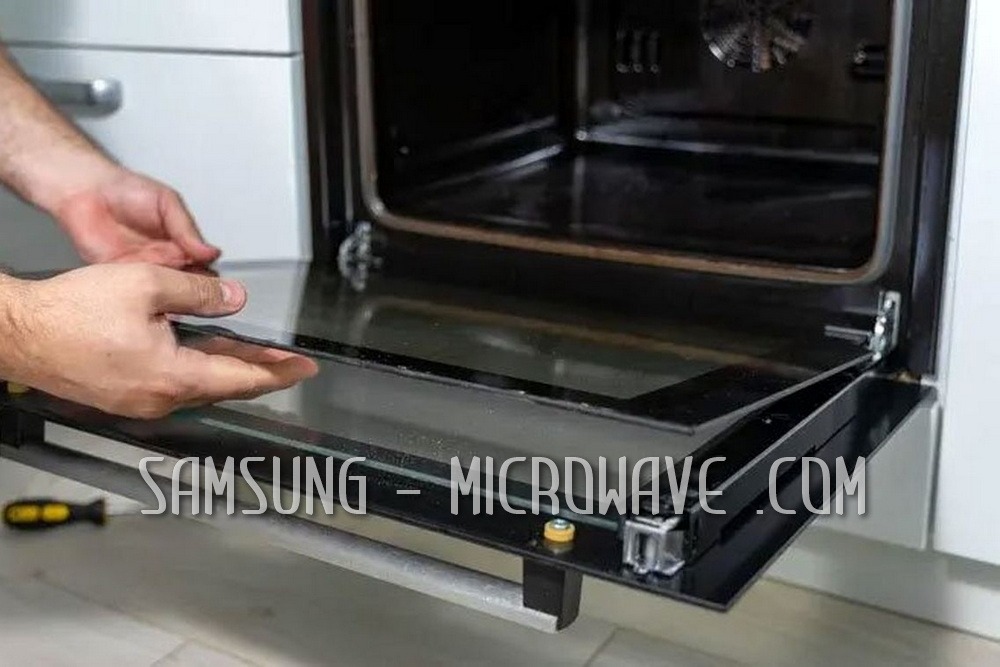 تعویض شیشه درب ماکروفر سامسونگ (1)